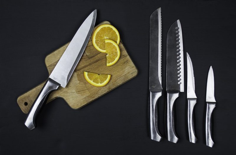 KONOLL Portacoltelli universale senza coltelli design ondulato unico a doppio strato supporto rotondo nero per la cucina 